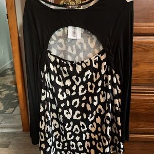 Chic Black and White Leopard Print Women's Top